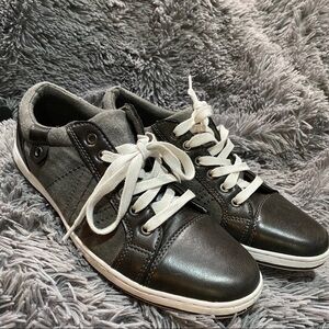 Sonoma Lifestyle Black Leather Canvas Sneaker